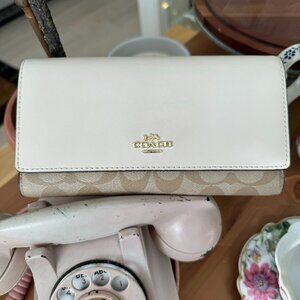 Coach Slim Trifold Wallet in Signature Canvas - Light Khaki/White (EUC)